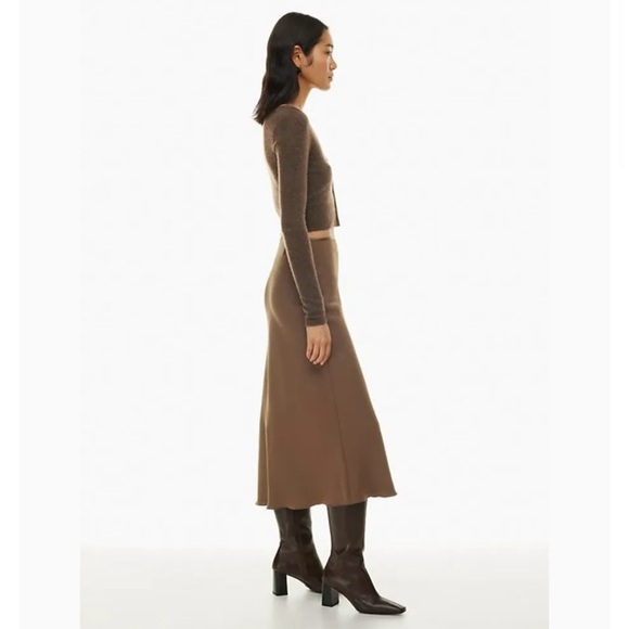 New aritzia Devotion Skirt - Picture 3 of 6